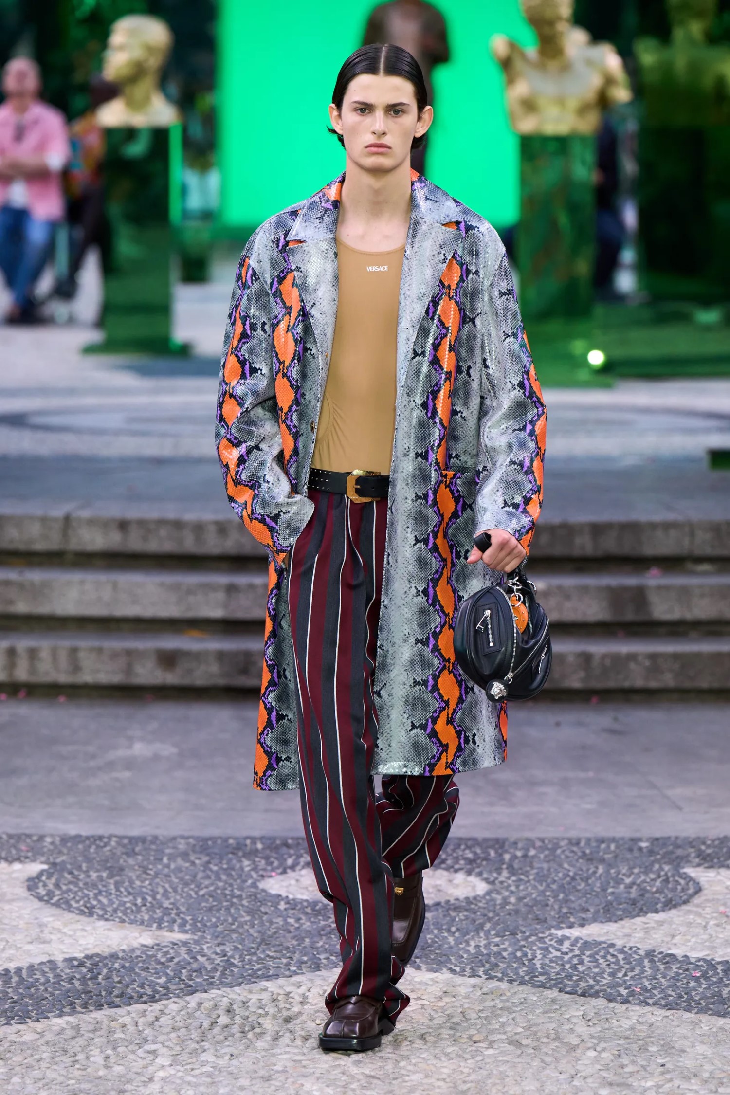 Versace Menswear Spring-Summer 2020 Milan - RUNWAY MAGAZINE ® Collections