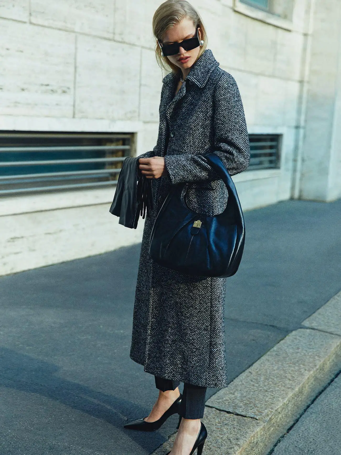 Madeleine Fischer in Max Mara on Elle Italia November 2nd, 2023 cover ...