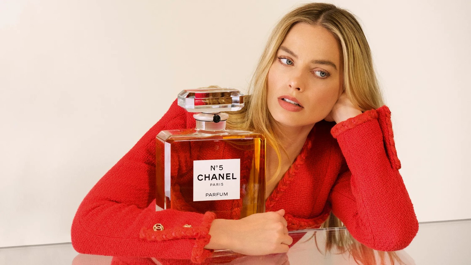 New face of Chanel N°5: Margot Robbie