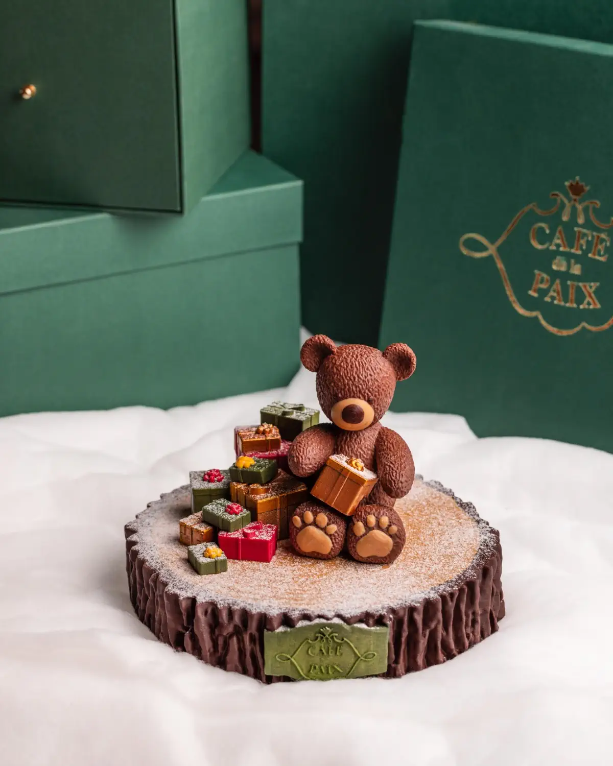 Café de la Paix unveils an enchanting Christmas log 2024: A teddy bear full of sweet surprises