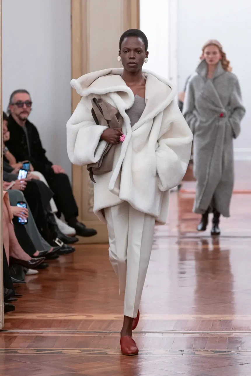 Alberta Ferretti Fall/Winter 2025 - Milan Fashion Week