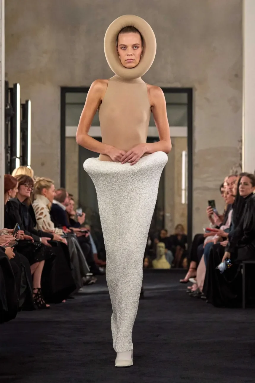 Alaïa Summer/Fall 2025 - Paris Fashion Week