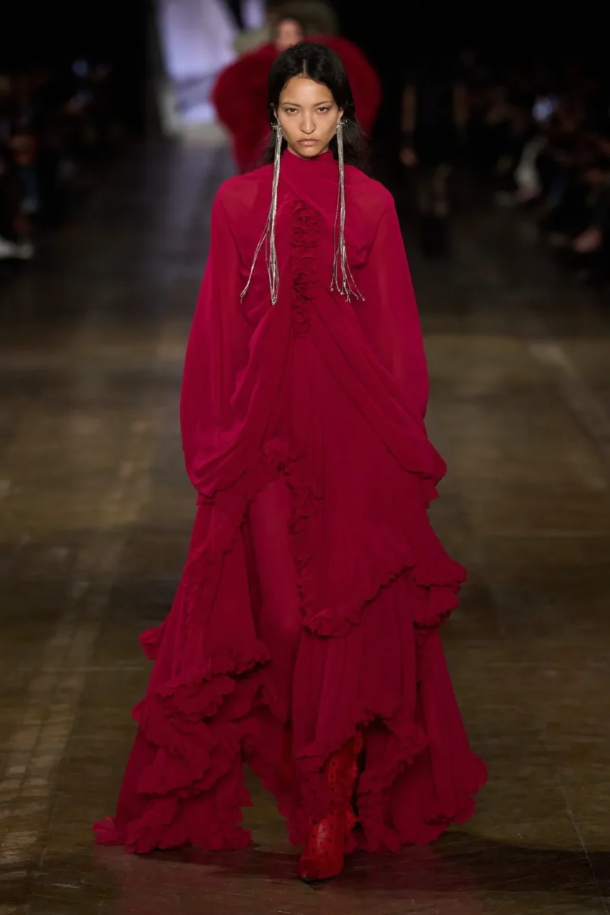 McQueen Fall/Winter 2025 - Paris Fashion Week