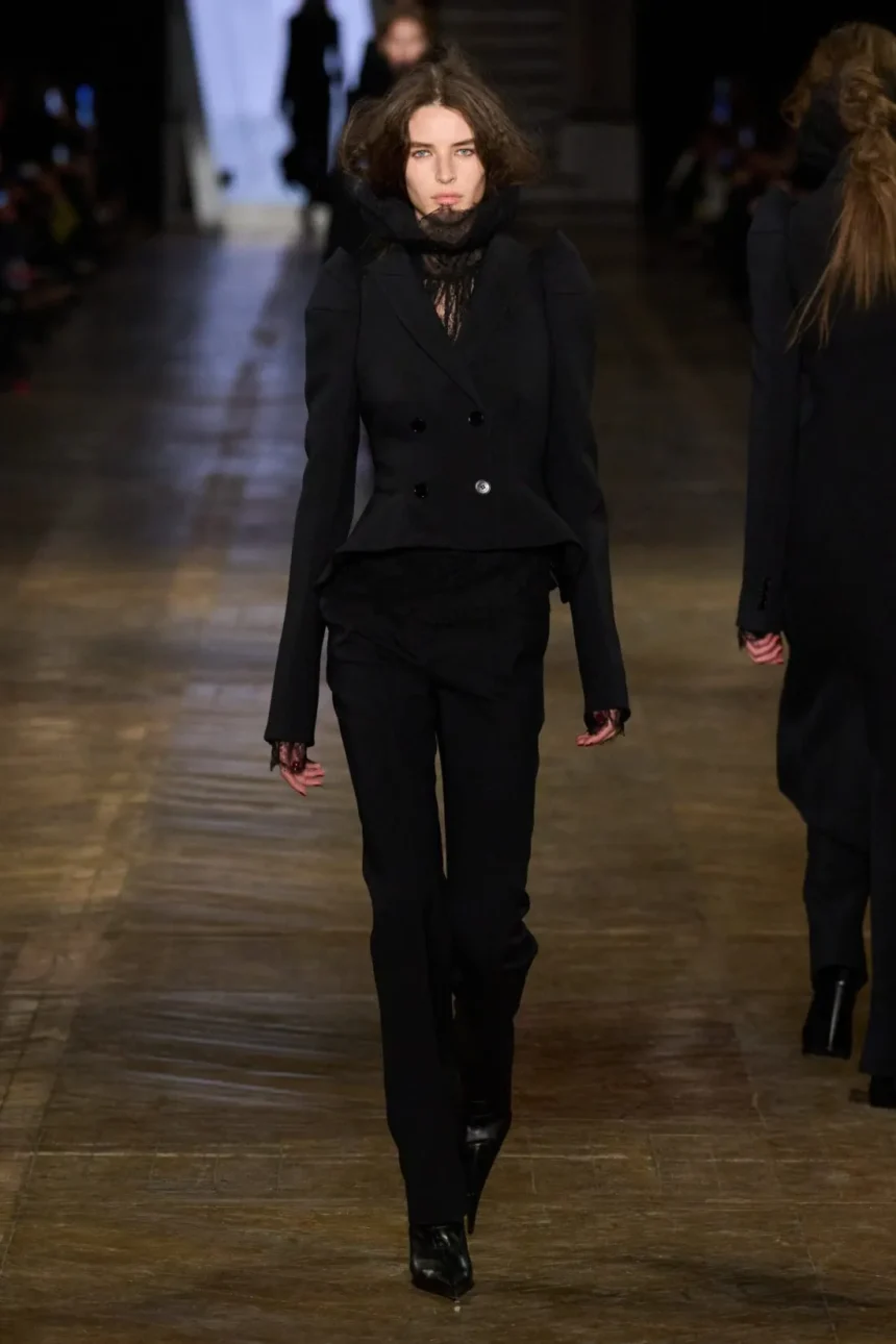 McQueen Fall/Winter 2025 - Paris Fashion Week