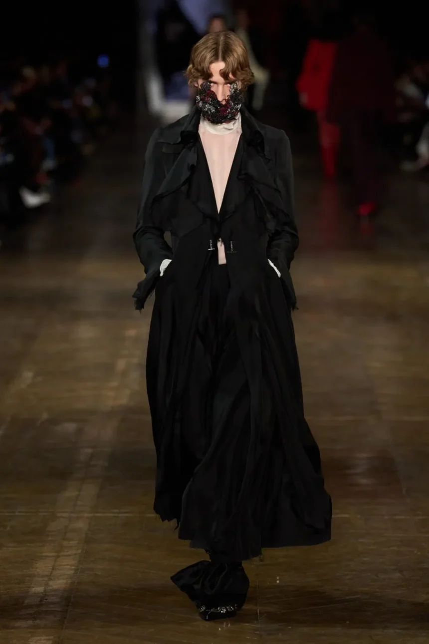 McQueen Fall/Winter 2025 - Paris Fashion Week