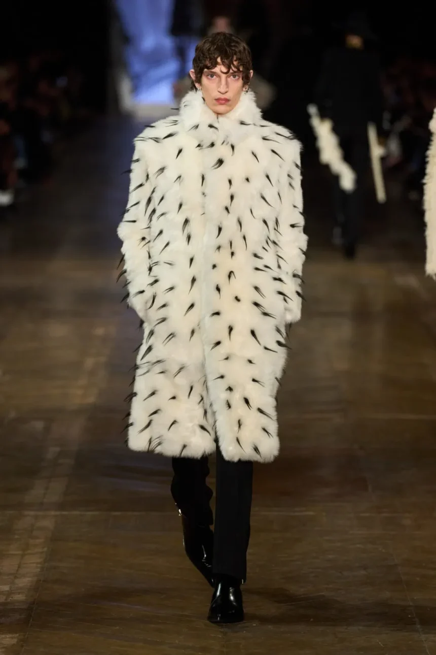 McQueen Fall/Winter 2025 - Paris Fashion Week
