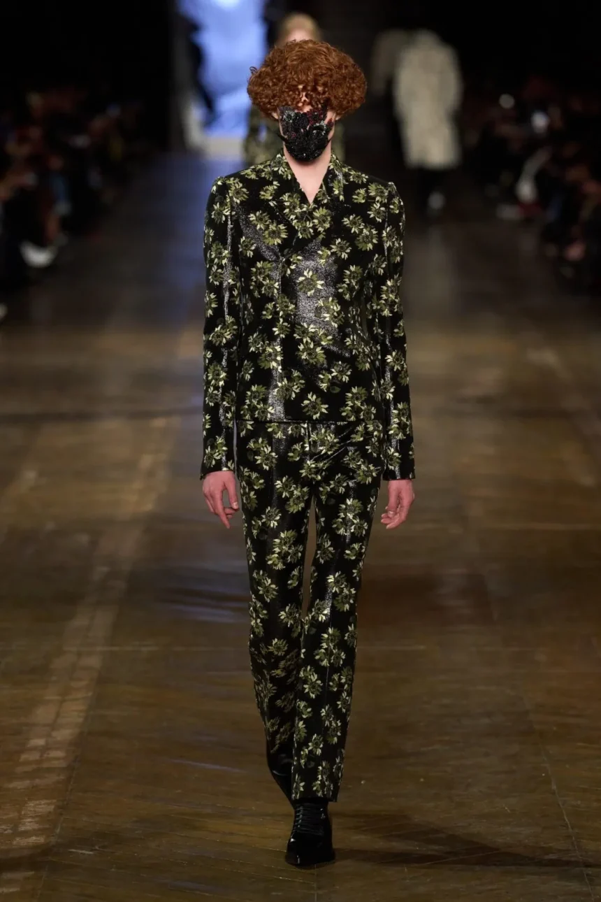 McQueen Fall/Winter 2025 - Paris Fashion Week