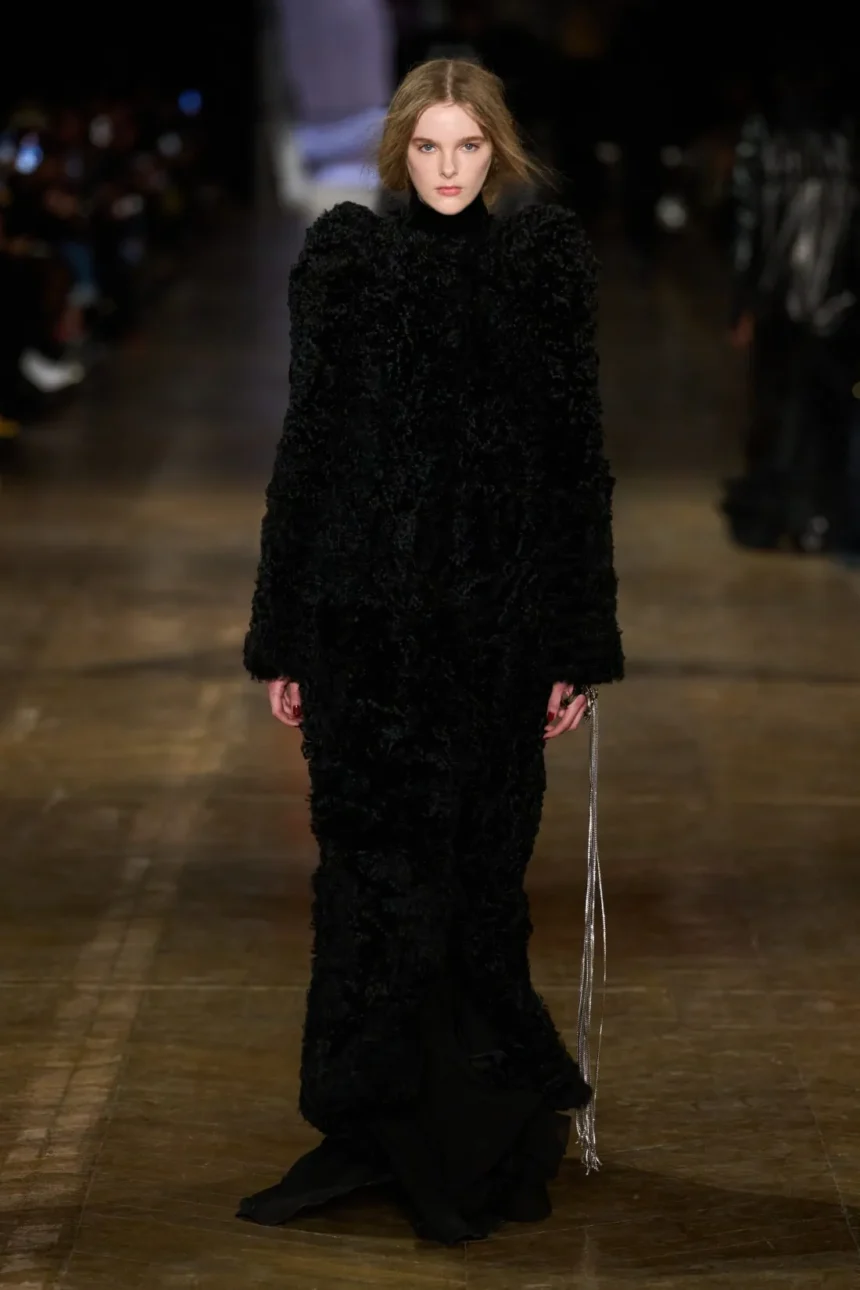 McQueen Fall/Winter 2025 - Paris Fashion Week