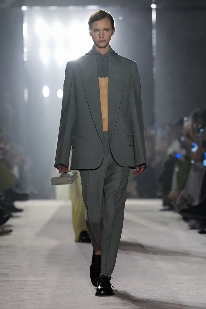 Victoria Beckham Fall/Winter 2025 - Paris Fashion Week