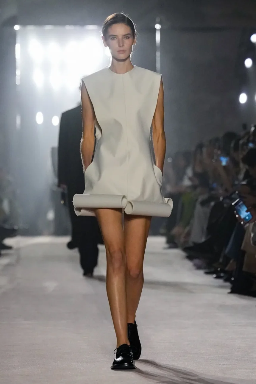 Victoria Beckham Fall/Winter 2025 - Paris Fashion Week