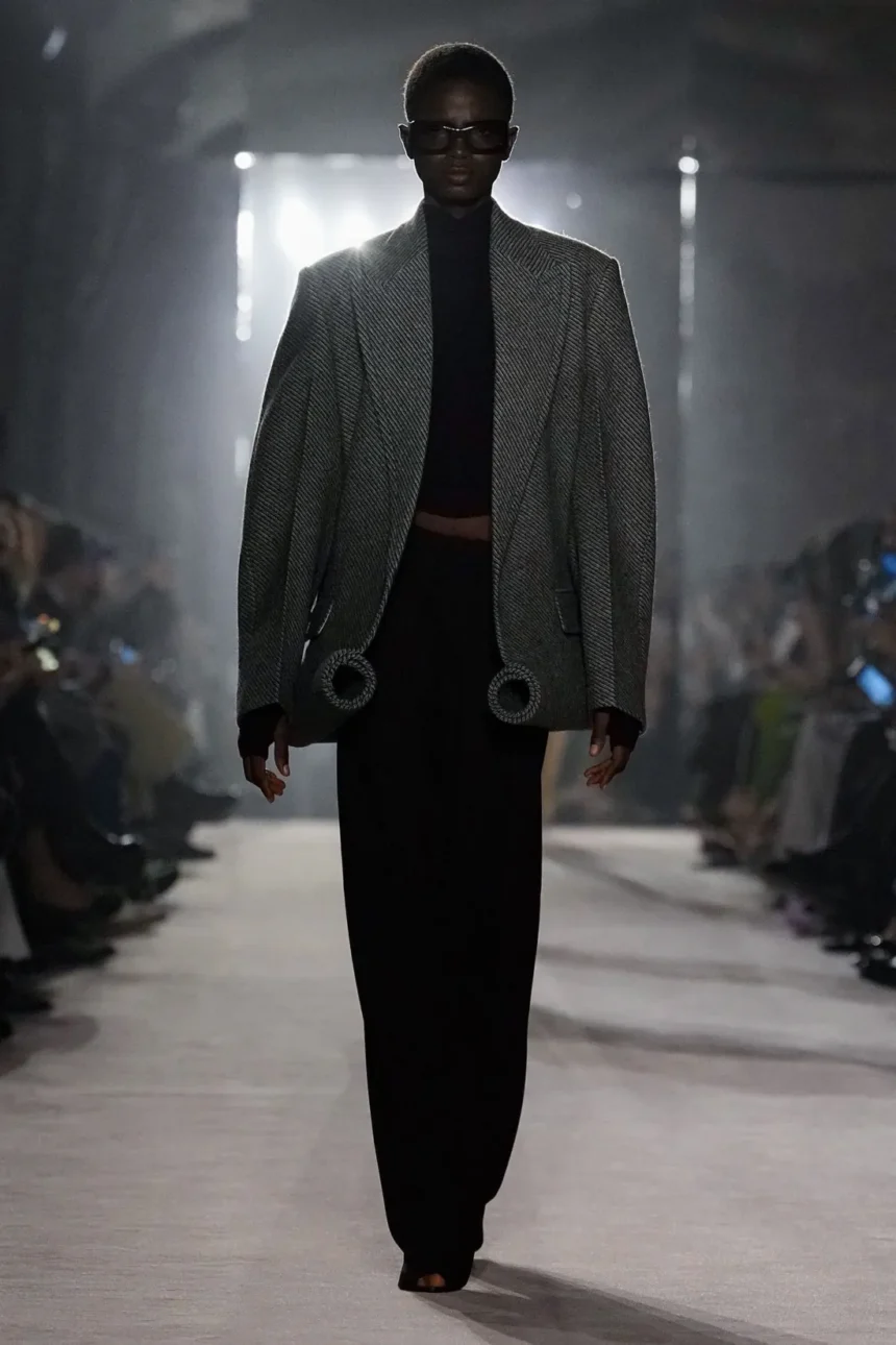 Victoria Beckham Fall/Winter 2025 - Paris Fashion Week