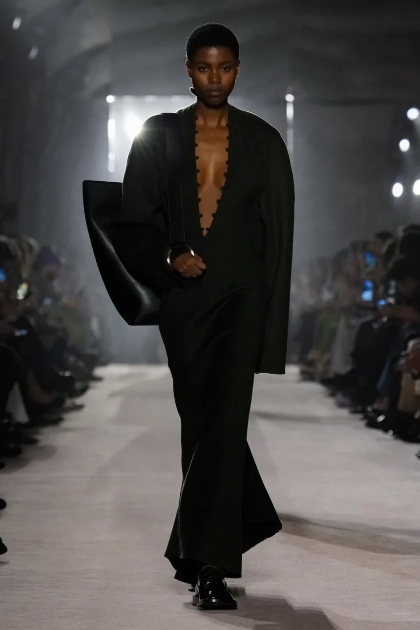 Victoria Beckham Fall/Winter 2025 - Paris Fashion Week