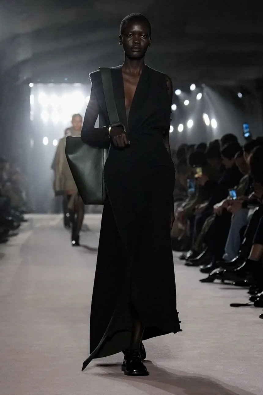 Victoria Beckham Fall/Winter 2025 - Paris Fashion Week