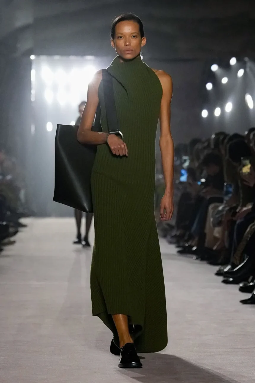 Victoria Beckham Fall/Winter 2025 - Paris Fashion Week