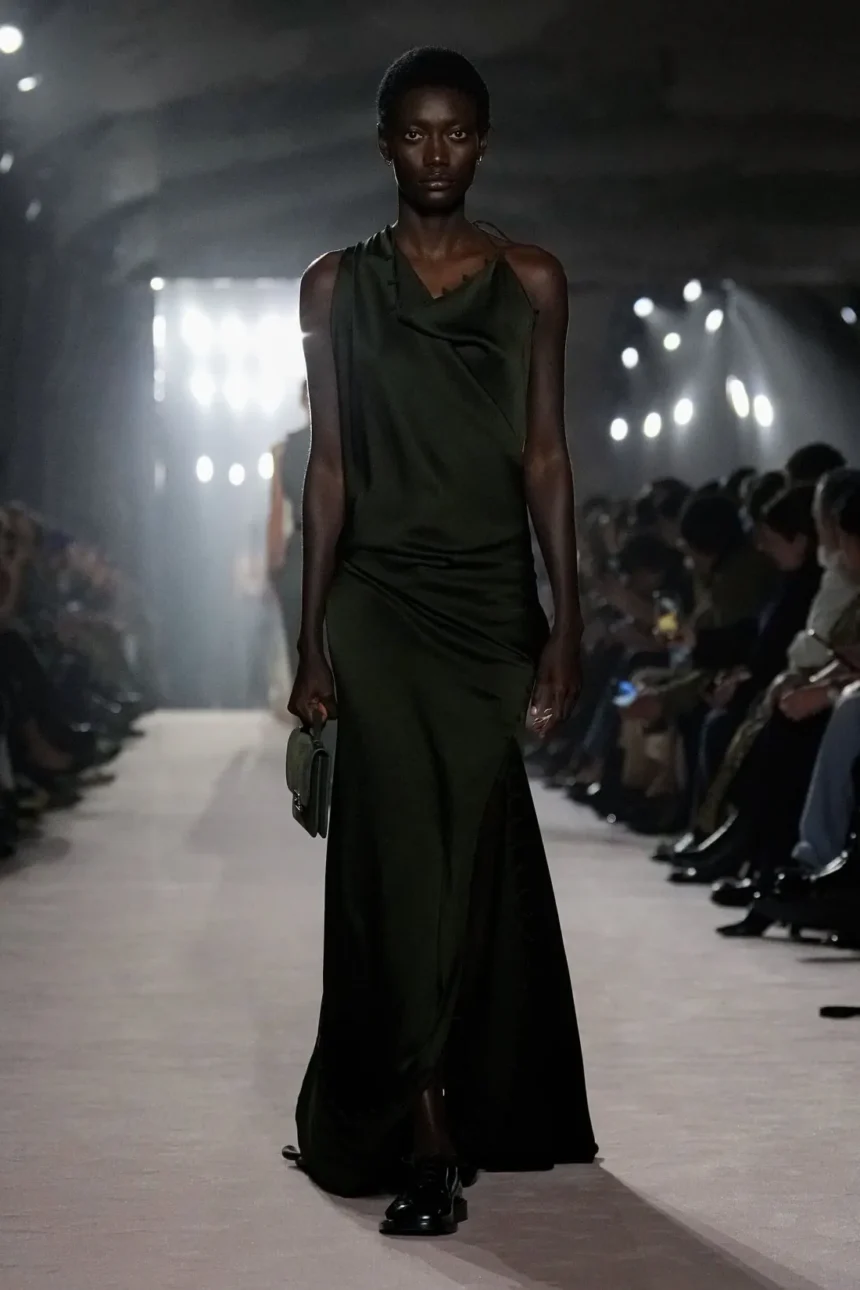 Victoria Beckham Fall/Winter 2025 - Paris Fashion Week