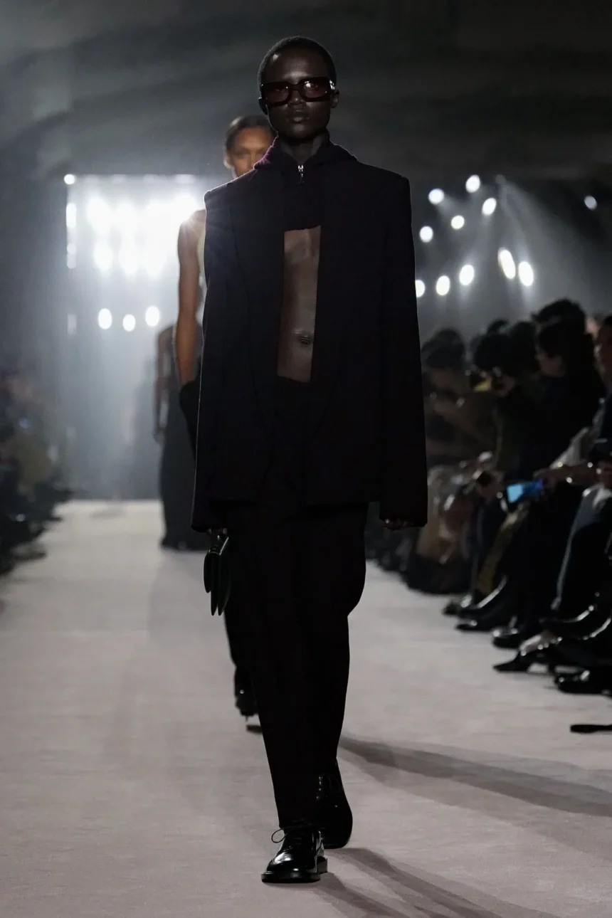 Victoria Beckham Fall/Winter 2025 - Paris Fashion Week