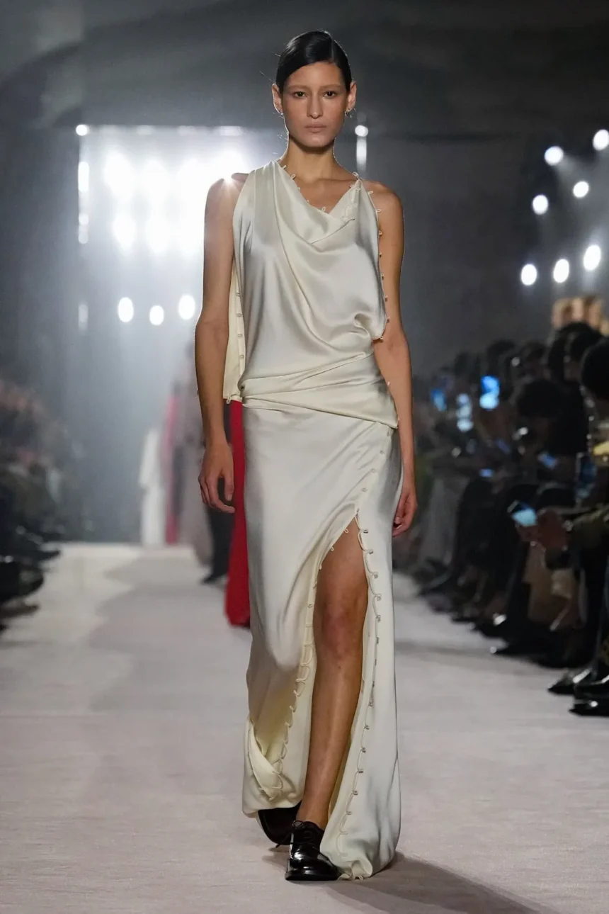 Victoria Beckham Fall/Winter 2025 - Paris Fashion Week