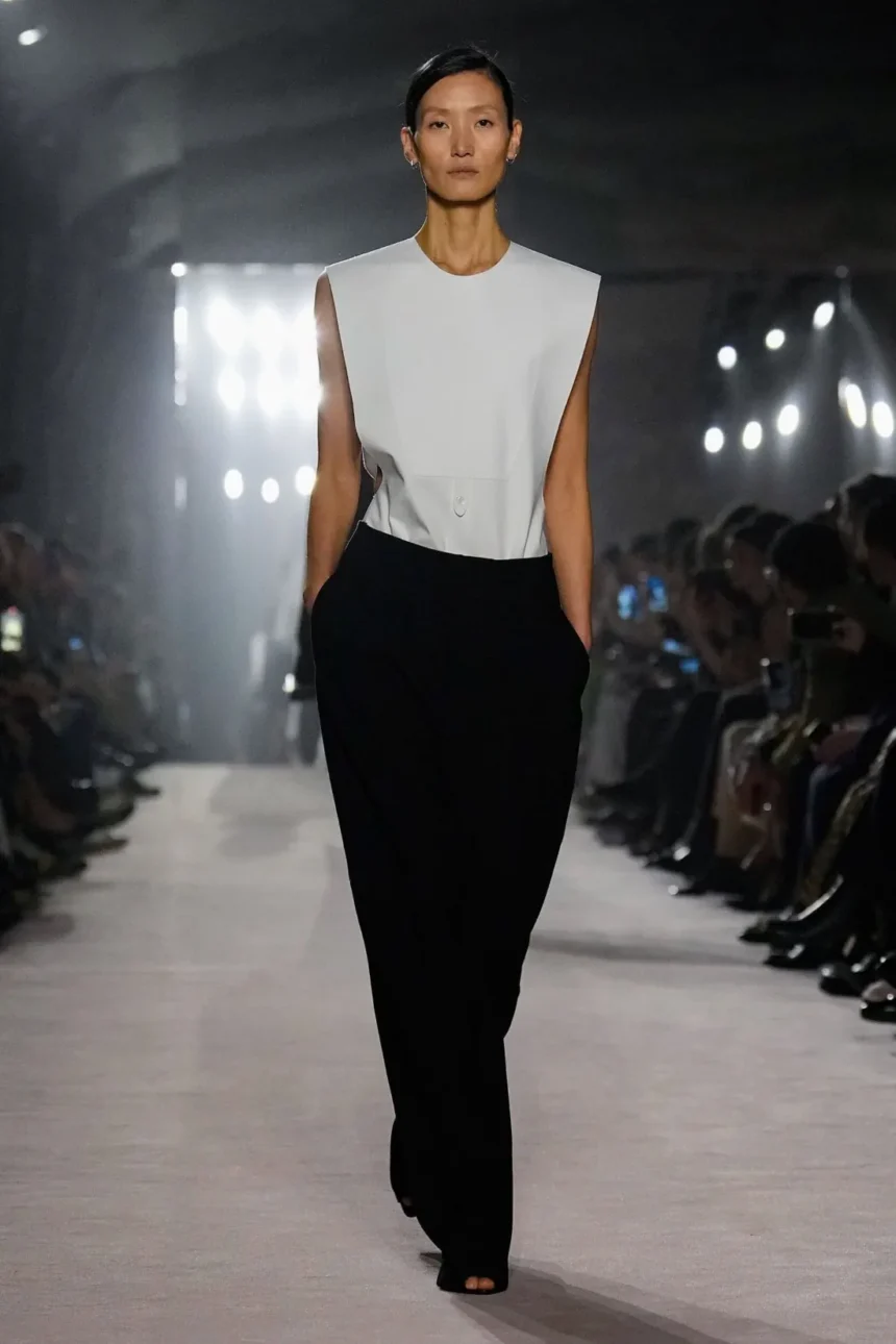 Victoria Beckham Fall/Winter 2025 - Paris Fashion Week