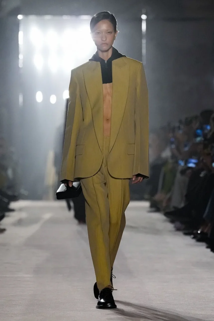Victoria Beckham Fall/Winter 2025 - Paris Fashion Week