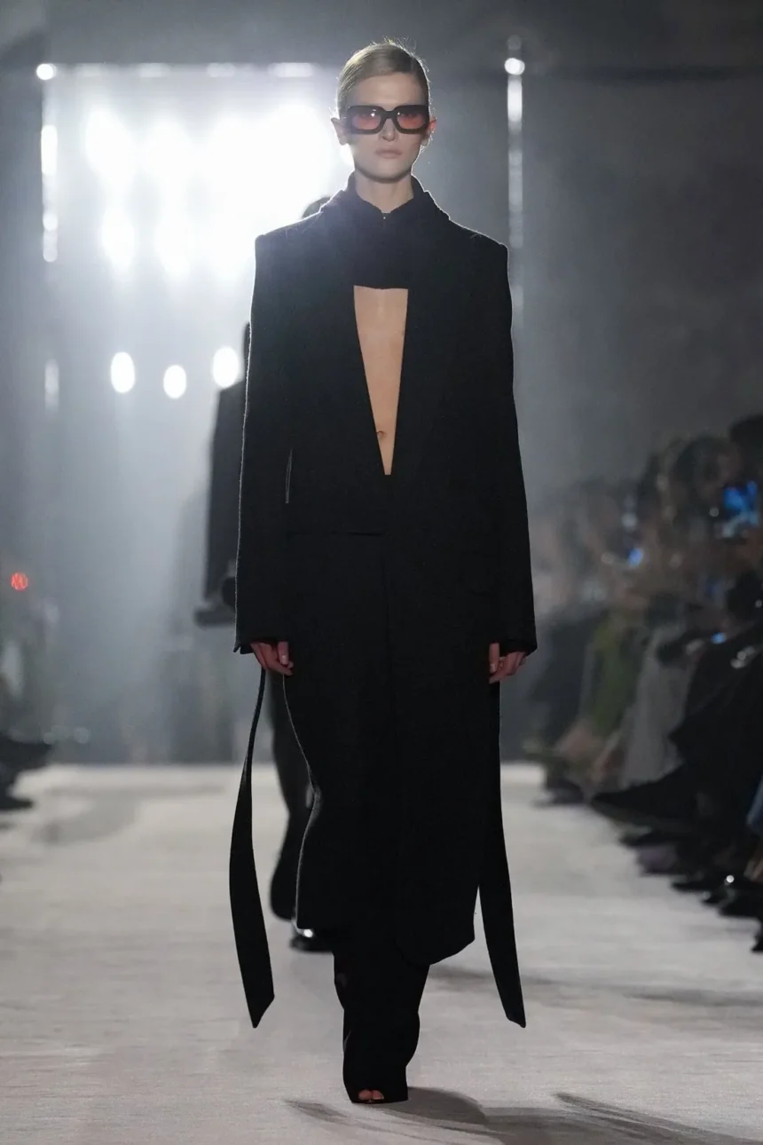 Victoria Beckham Fall/Winter 2025 - Paris Fashion Week