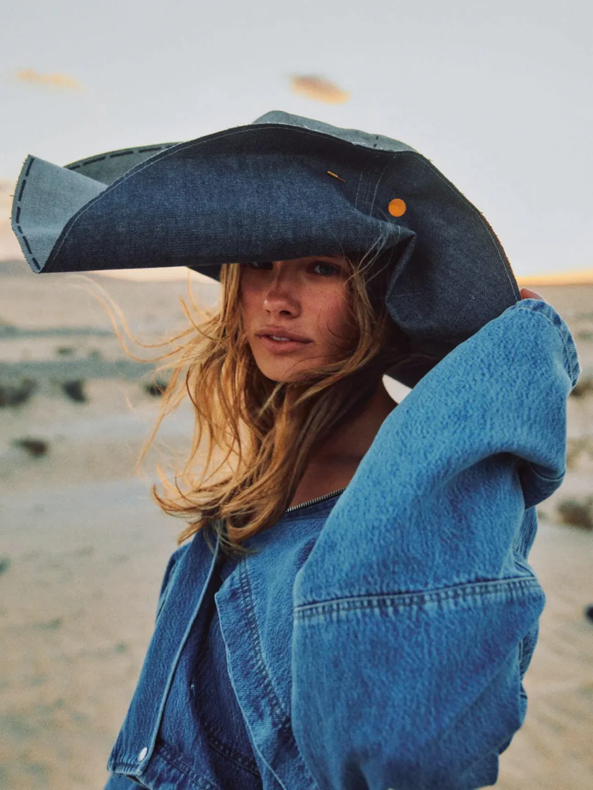 Mari Lederman covers Elle Italia April 17th, 2025 by Rachele Daminelli