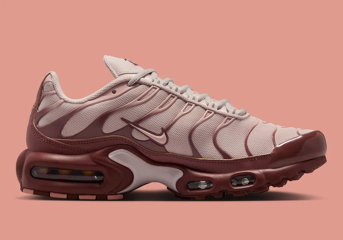 The Nike Air Max Plus "Red Sepia" is arriving for fall