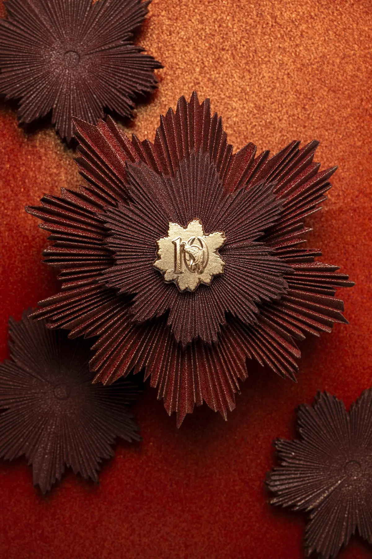 The 2025 Christmas log, "L'Astre d'Or," from La Réserve Paris