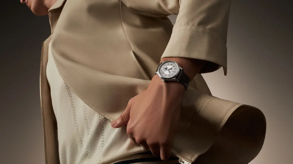 The Jaeger-LeCoultre Master Control Calendar features a new gray dial edition