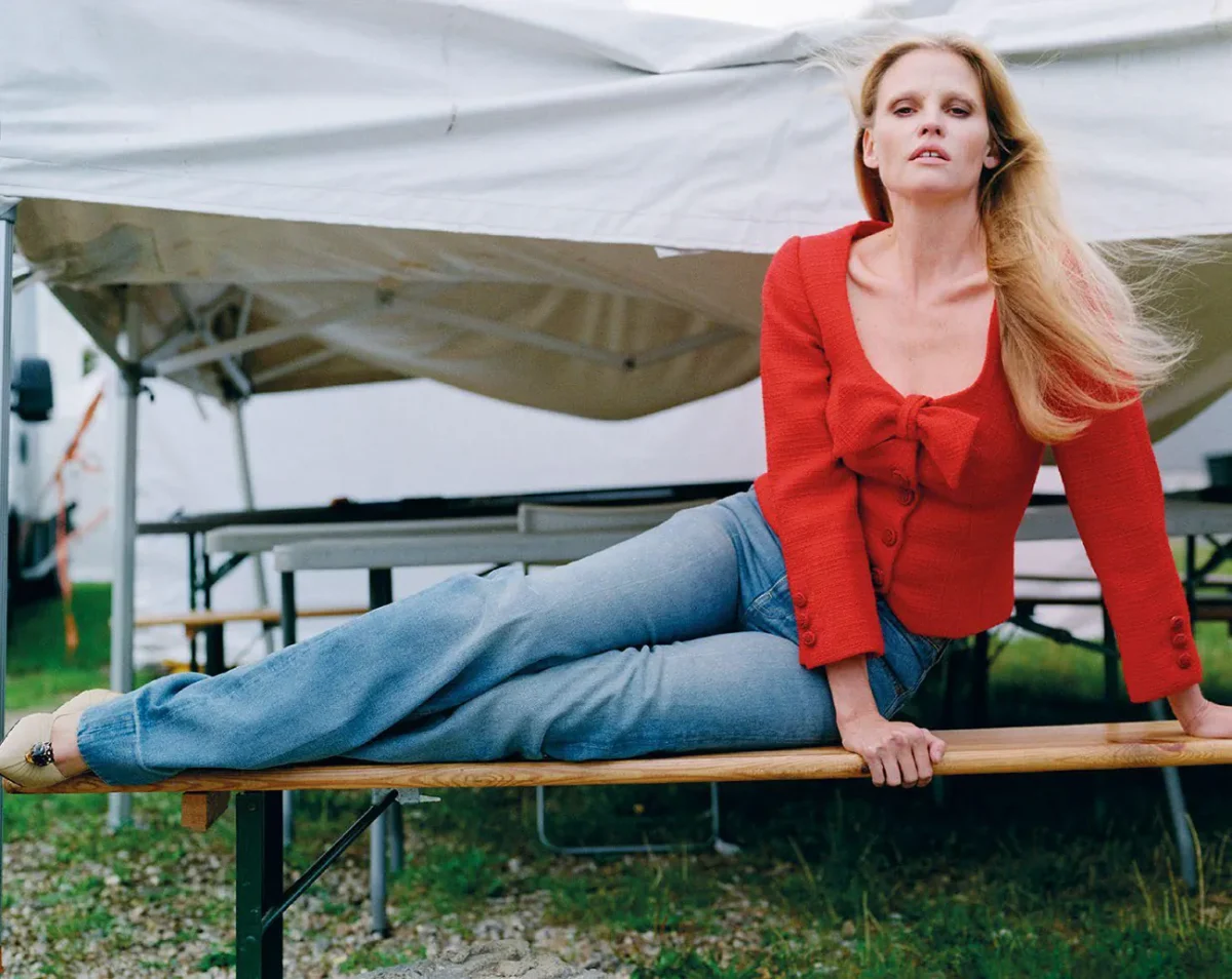 Lara Stone and Saskia de Brauw cover M Le magazine du Monde September 27th, 2025 by Tim Elkaïm