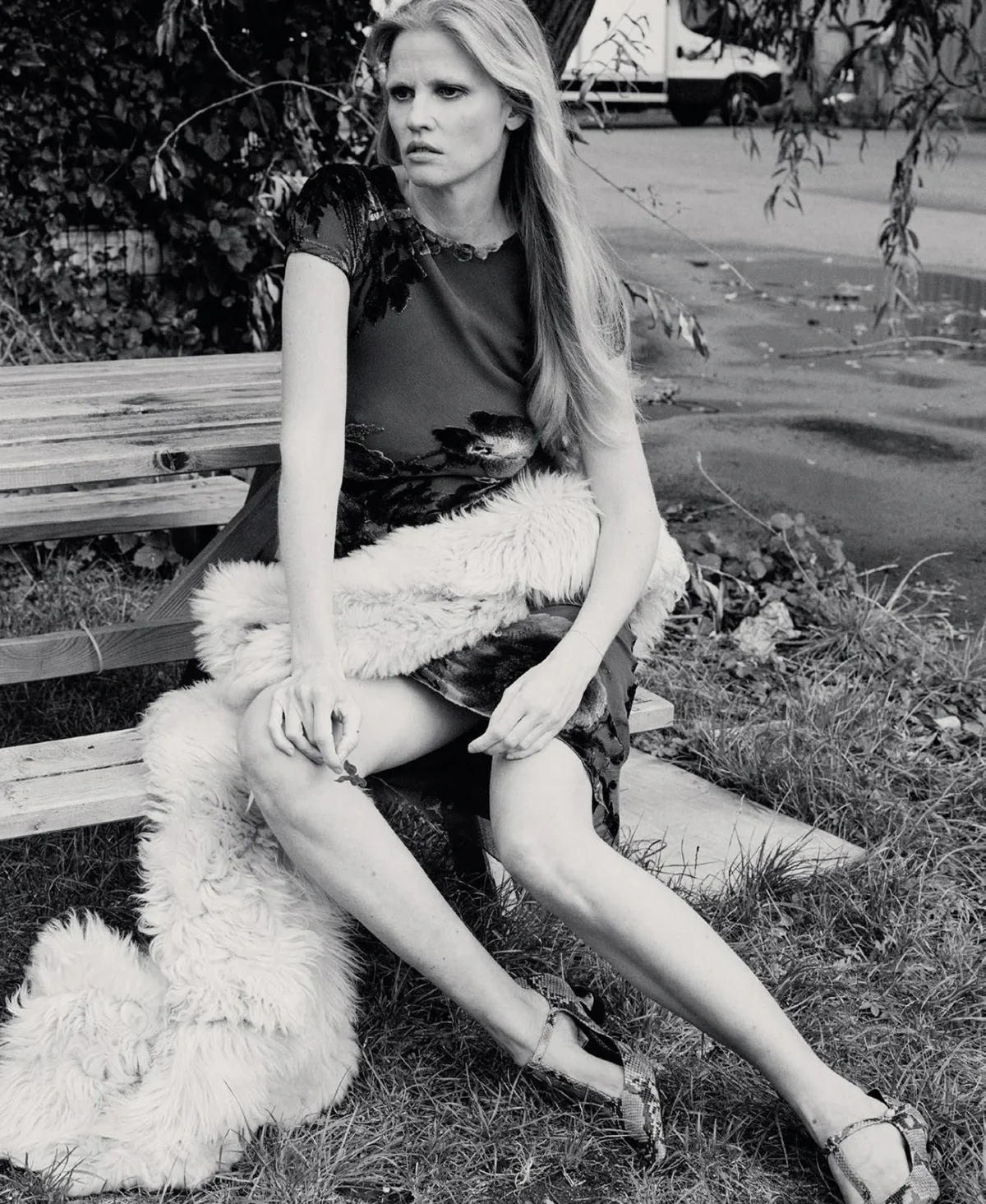 Lara Stone and Saskia de Brauw cover M Le magazine du Monde September 27th, 2025 by Tim Elkaïm