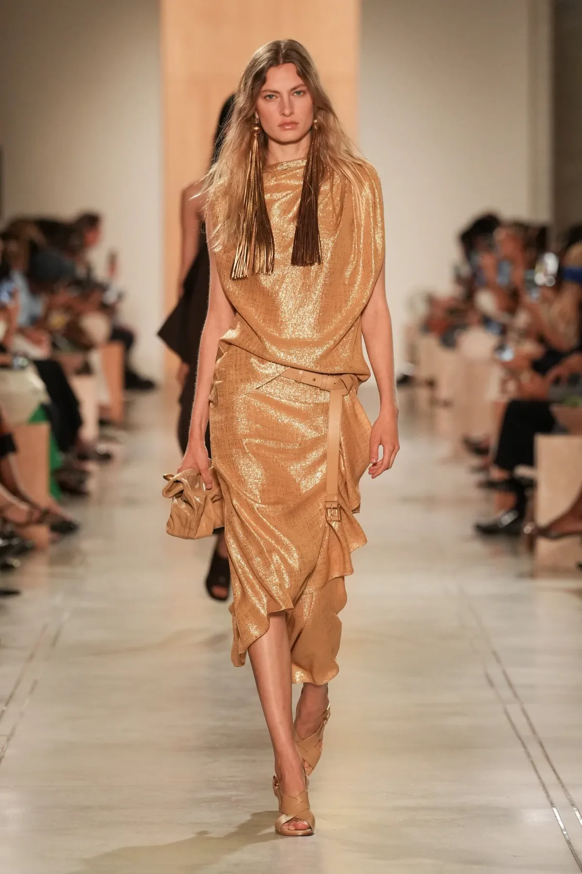 The Michael Kors Spring/Summer 2026 collection showcases a new, sophisticated ease