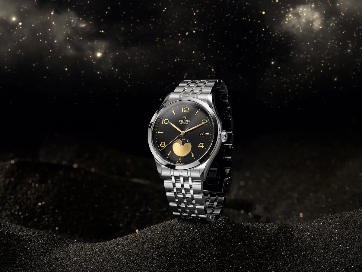 The TUDOR 1926 LUNA brings the moon to your wrist!