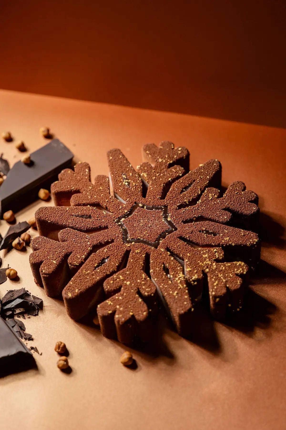 Le Fairmont Monte Carlo presents its Golden Snowflake 2025 Yule Log