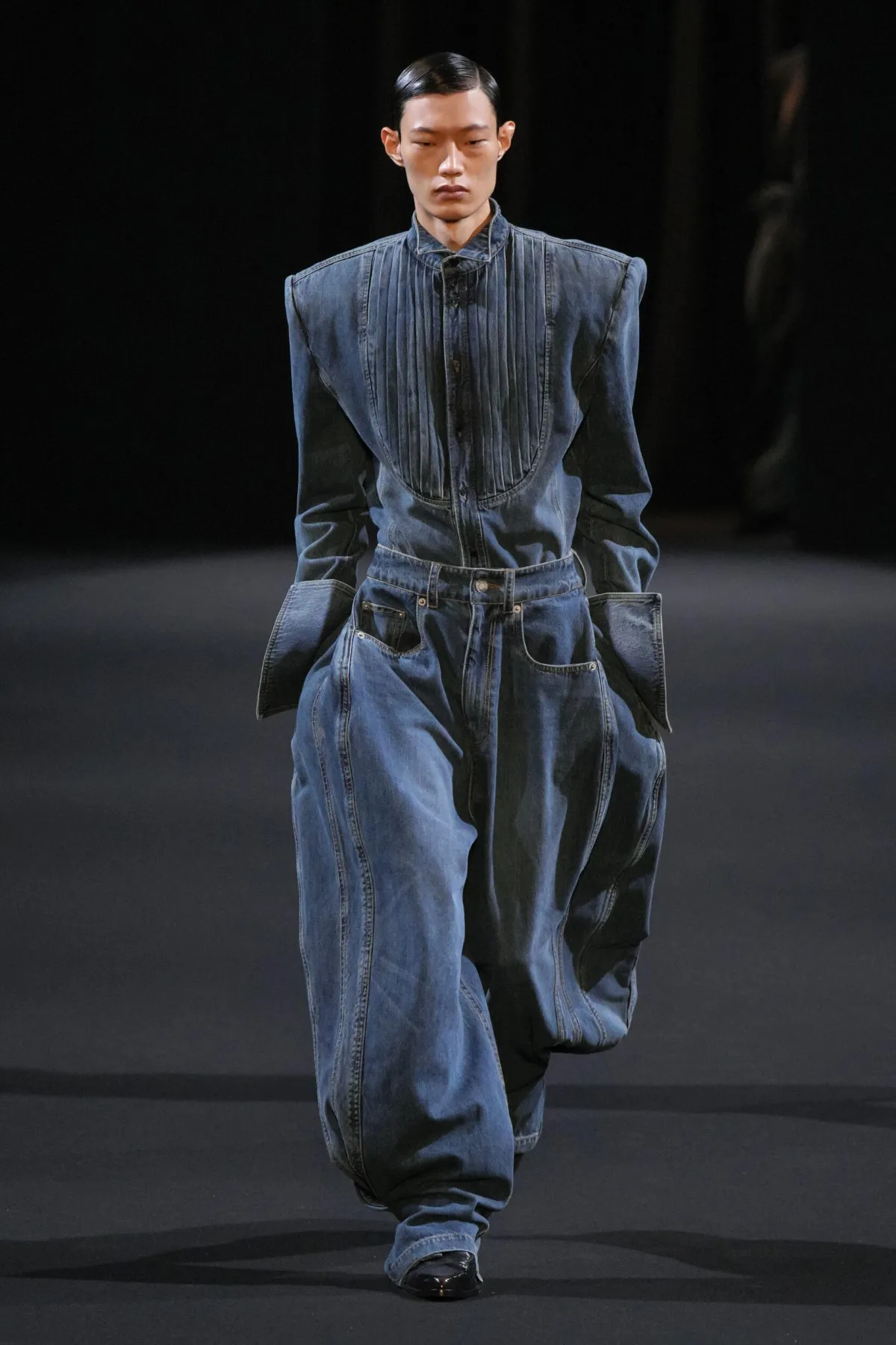 Juun.J Fall 2026: A quietly radical vision of modern tailoring Juun.J - Fall-Winter 2026 - Paris Fashion Week Men's