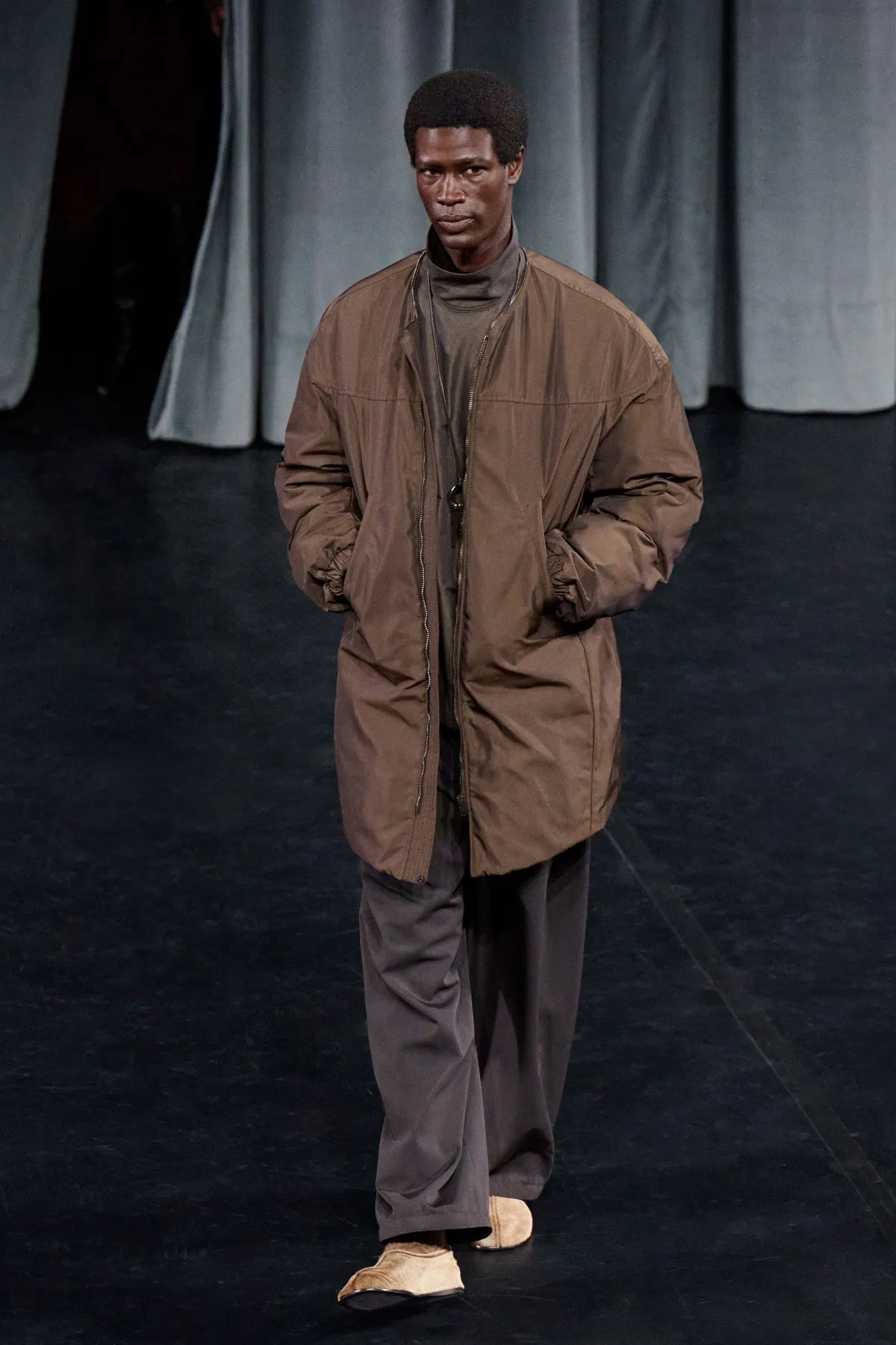 More than a runway: Lemaire’s Fall 2026 as a theatrical manifesto Lemaire Fall-Winter 2026 - Paris Fashion Week Men's