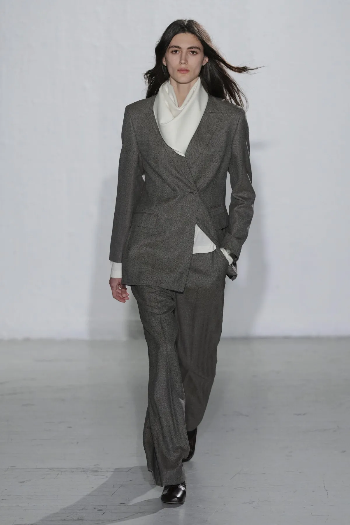 Officine Générale Fall 2026: Pierre Mahéo’s quiet rebellion against menswear trends Officine Générale Fall-Winter 2026 - Paris Fashion Week Men's