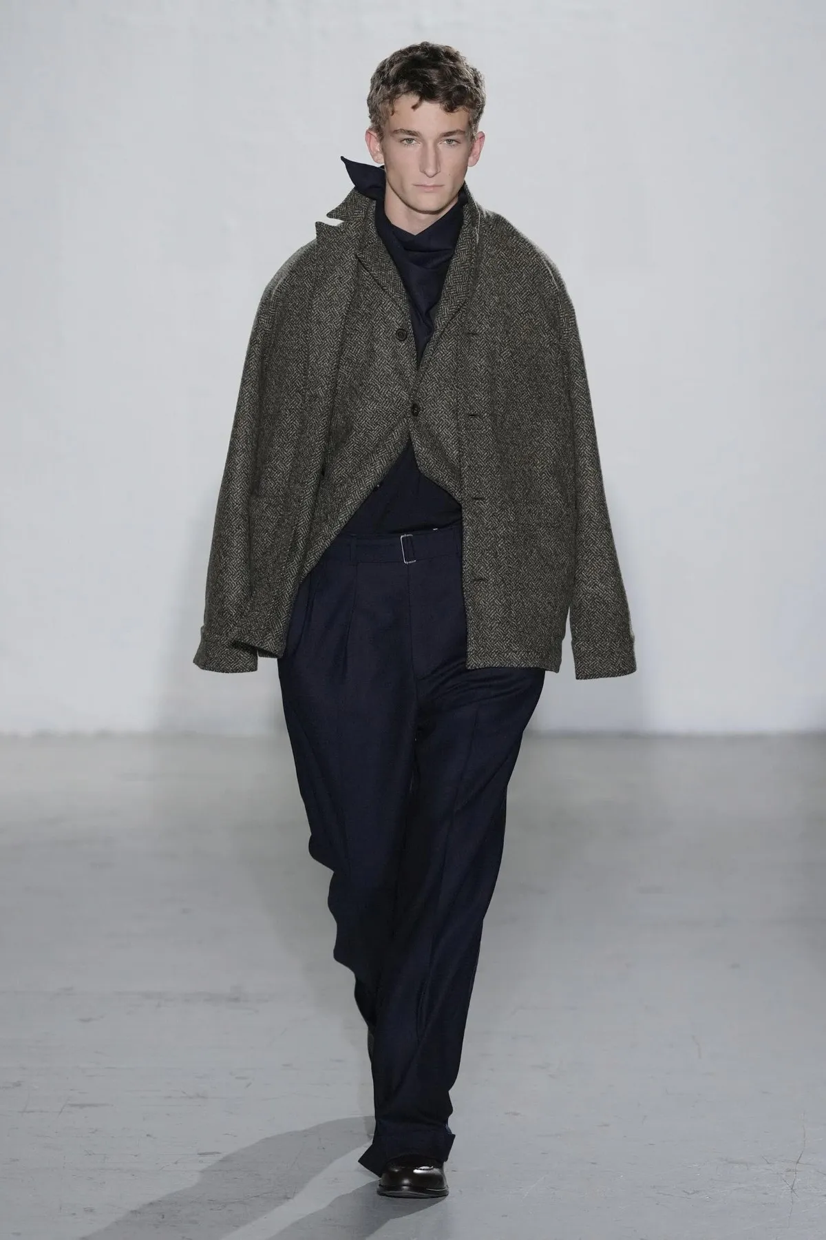 Officine Générale Fall 2026: Pierre Mahéo’s quiet rebellion against menswear trends Officine Générale Fall-Winter 2026 - Paris Fashion Week Men's