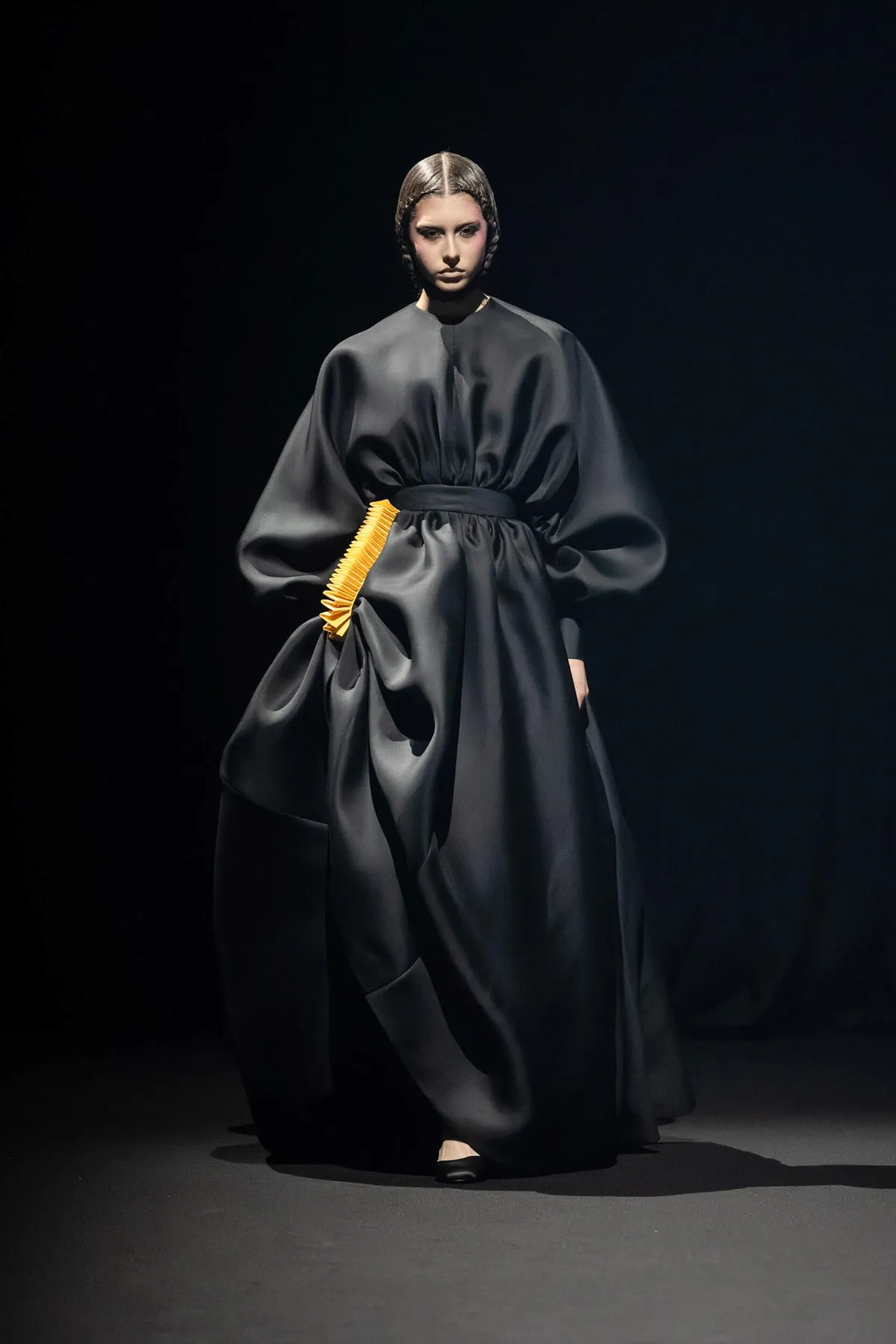 Viktor & Rolf turn Spring 2026 Haute Couture into a poetic performance about freedom Viktor & Rolf Haute Couture Spring-Summer 2026