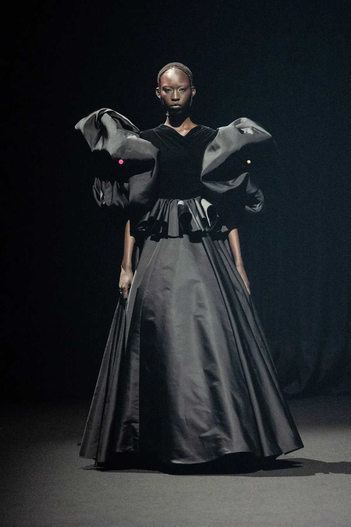 Viktor & Rolf turn Spring 2026 Haute Couture into a poetic performance about freedom Viktor & Rolf Haute Couture Spring-Summer 2026