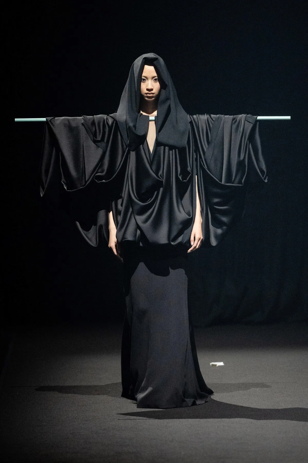 Viktor & Rolf turn Spring 2026 Haute Couture into a poetic performance about freedom Viktor & Rolf Haute Couture Spring-Summer 2026