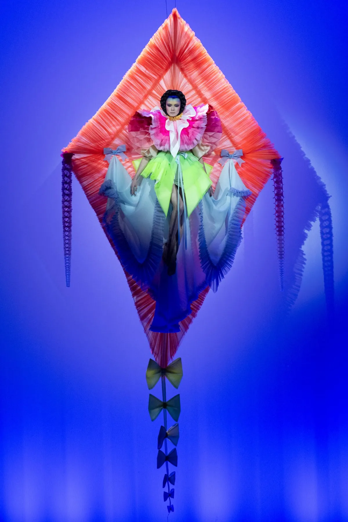 Viktor & Rolf turn Spring 2026 Haute Couture into a poetic performance about freedom Viktor & Rolf Haute Couture Spring-Summer 2026