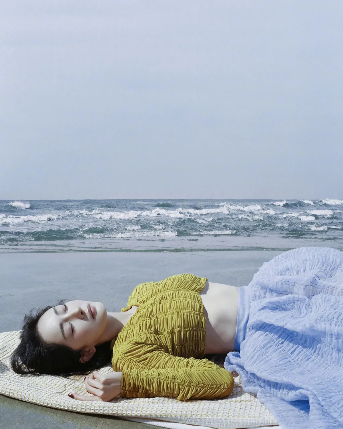 Yang Mi covers Vogue China January 2026 by Leslie Zhang Yang Mi covers Vogue China January 2026 by Leslie Zhang