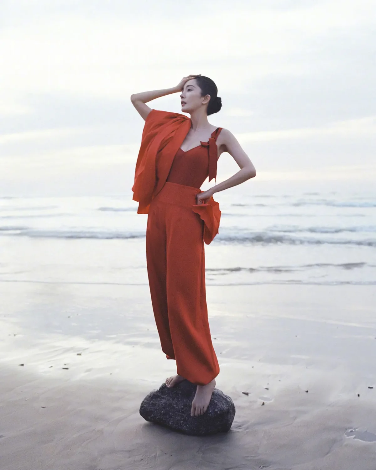 Yang Mi covers Vogue China January 2026 by Leslie Zhang Yang Mi covers Vogue China January 2026 by Leslie Zhang