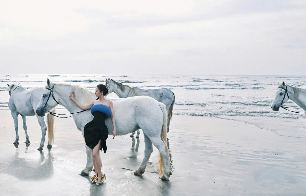 Yang Mi covers Vogue China January 2026 by Leslie Zhang Yang Mi covers Vogue China January 2026 by Leslie Zhang