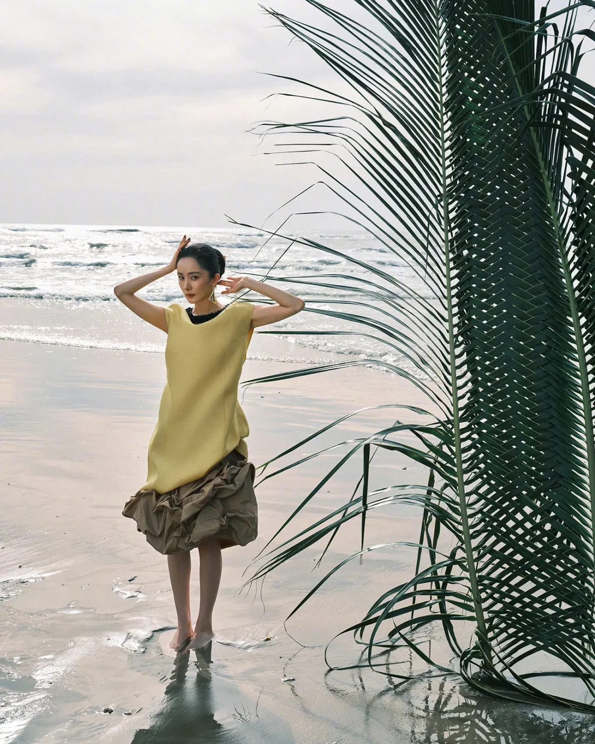 Yang Mi covers Vogue China January 2026 by Leslie Zhang Yang Mi covers Vogue China January 2026 by Leslie Zhang