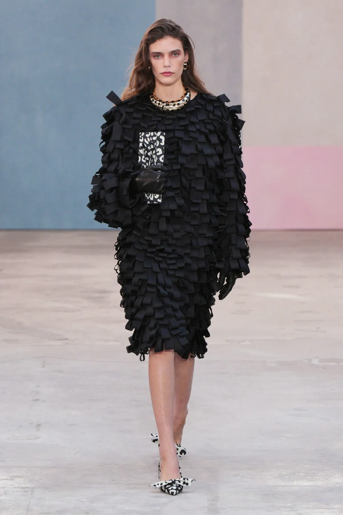 Carolina Herrera Fall 2026: Wes Gordon reimagines urban elegance with New York artists Carolina Herrera Fall-Winter 2026 - New York Fashion Week