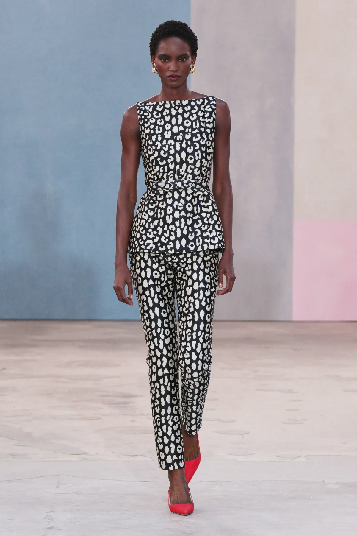 Carolina Herrera Fall 2026: Wes Gordon reimagines urban elegance with New York artists Carolina Herrera Fall-Winter 2026 - New York Fashion Week