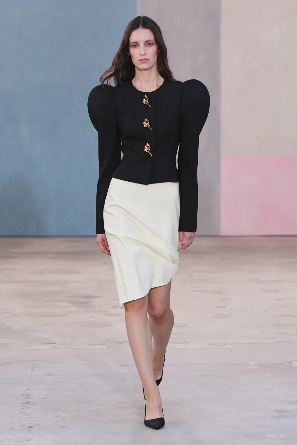 Carolina Herrera Fall 2026: Wes Gordon reimagines urban elegance with New York artists Carolina Herrera Fall-Winter 2026 - New York Fashion Week