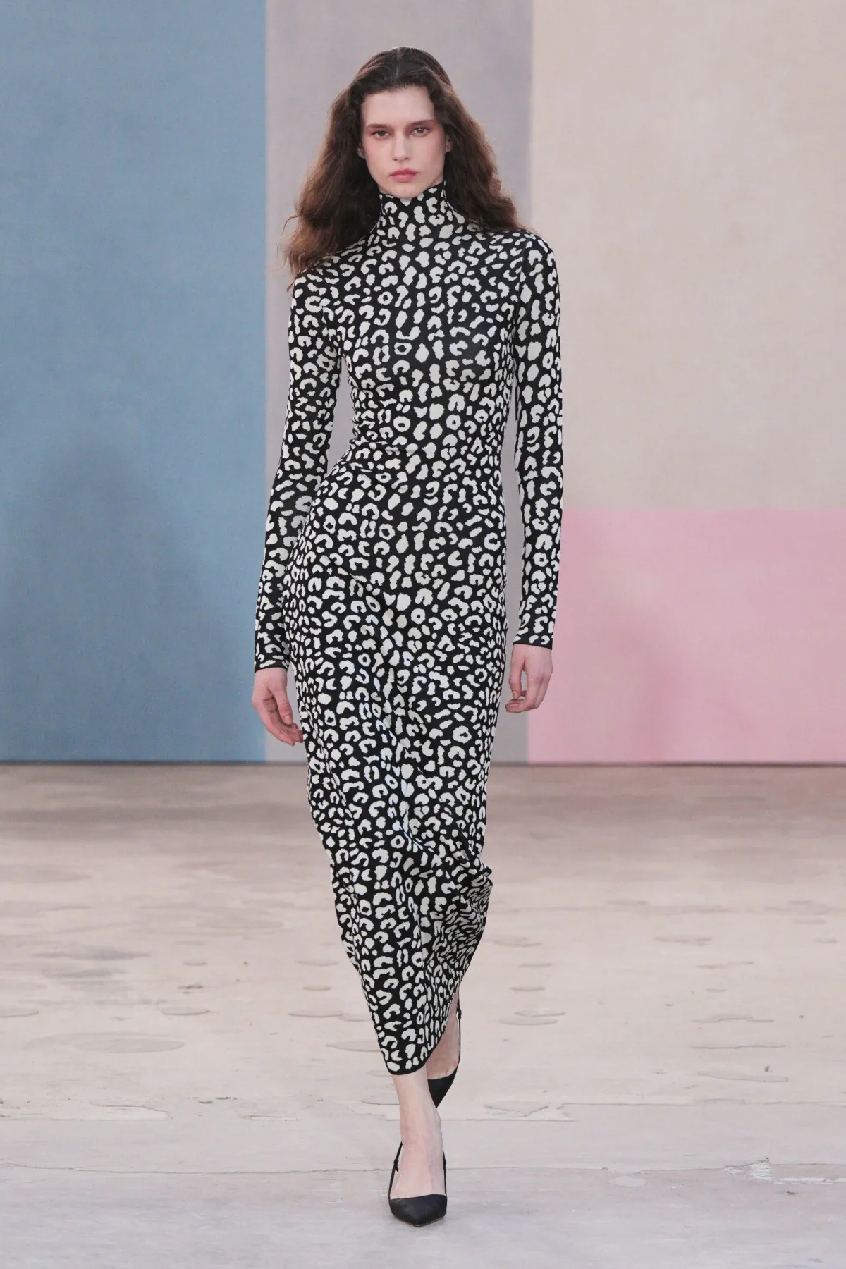 Carolina Herrera Fall 2026: Wes Gordon reimagines urban elegance with New York artists Carolina Herrera Fall-Winter 2026 - New York Fashion Week