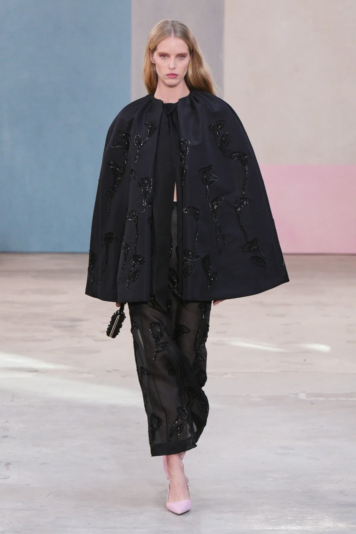 Carolina Herrera Fall 2026: Wes Gordon reimagines urban elegance with New York artists Carolina Herrera Fall-Winter 2026 - New York Fashion Week